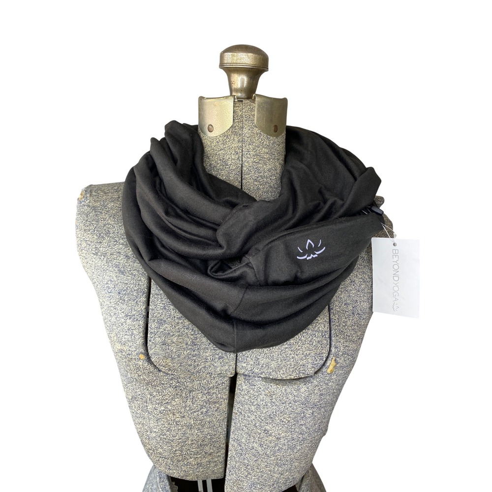 Beyond Yoga Black Pocket Infinity Scarf BEY-FI-001 NWT